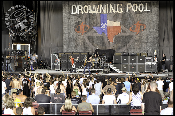 drowning pool stormed the stage with thunderous fever